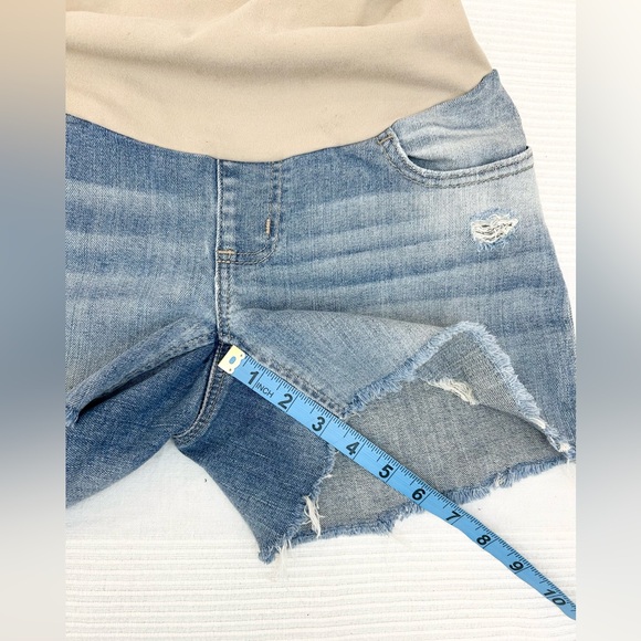A Pea In The Pod Maternity Cut Off Shorts - Picture 4 of 12